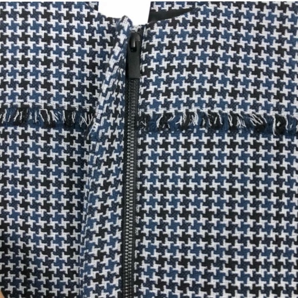 NEW WITH TAGS! Emerson Rose edgy fringe tweed
jacket blazer Size Small - Picture 6 of 12